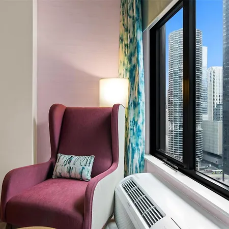 Hilton Garden Inn Chicago Downtown Riverwalk Exterior photo