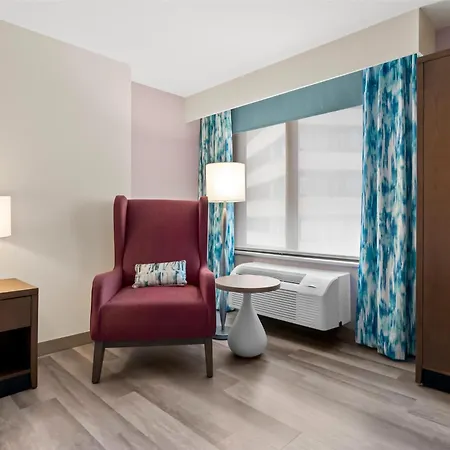Hilton Garden Inn Chicago Downtown Riverwalk Exterior photo