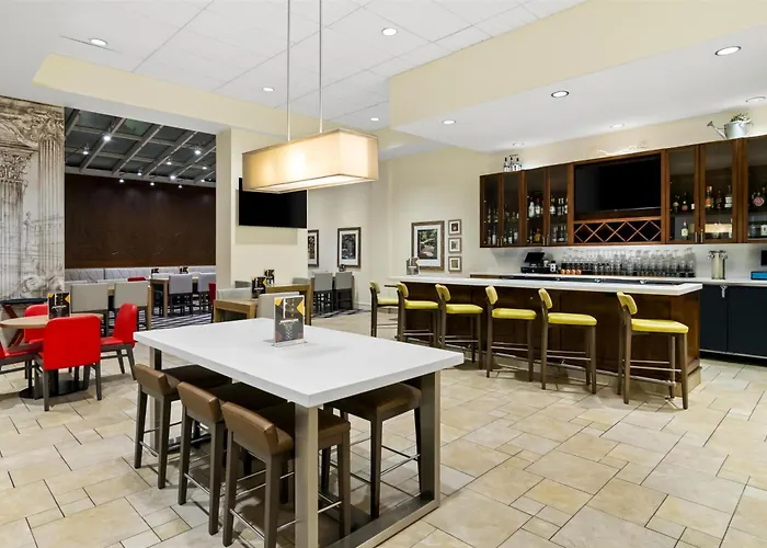 Hilton Garden Inn Chicago Downtown Riverwalk