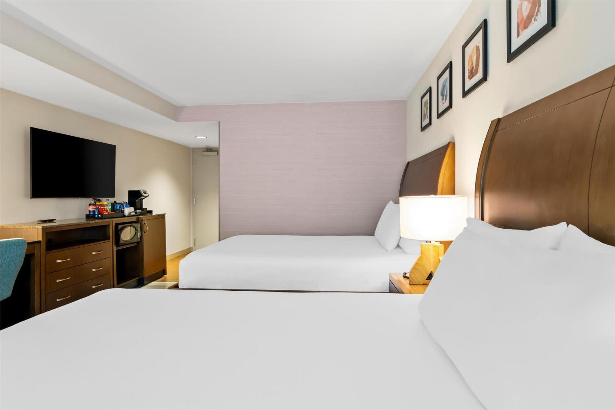 Hilton Garden Downtown Riverwalk 3*